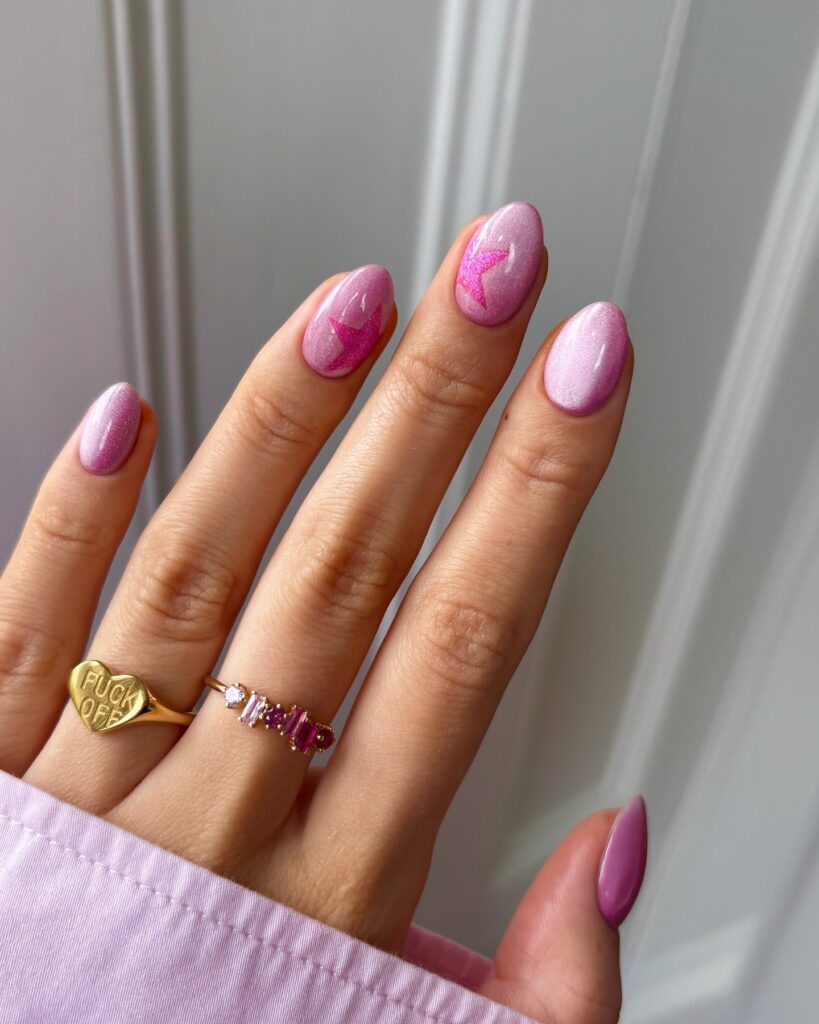 Tendances beauté du printemps 2026 - Cat eye nails - @thenaillologist | Treatwell